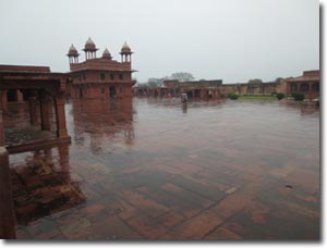 Fatehpur Sikri lloviendo
